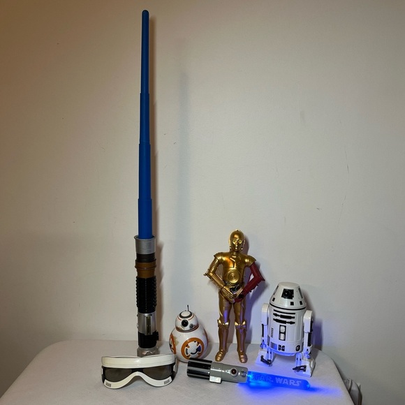 Star Wars Gold and Blue Collectible Set - Picture 2 of 12
